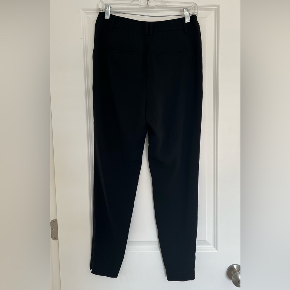 Tailored pants with ankle zipper
